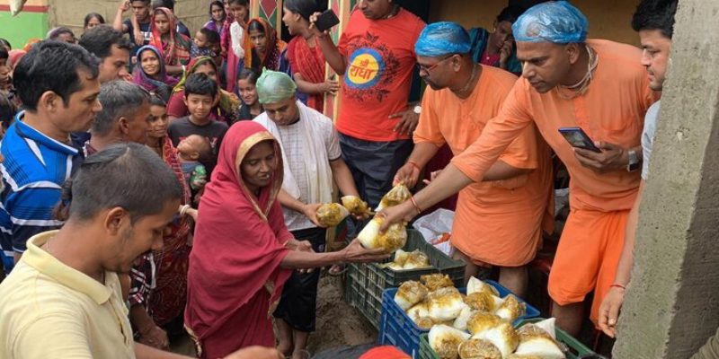 সিলেটে বন্যার্তদের পাশে ইসকন সিলেট